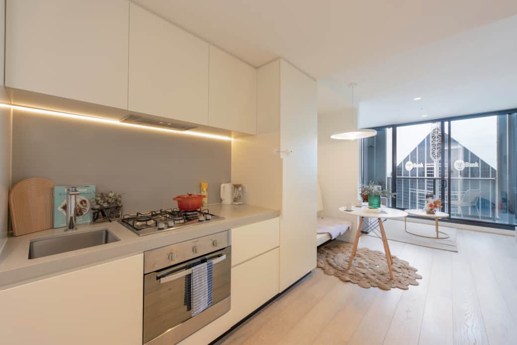 81 ABeckett st Melbourne 8 LR