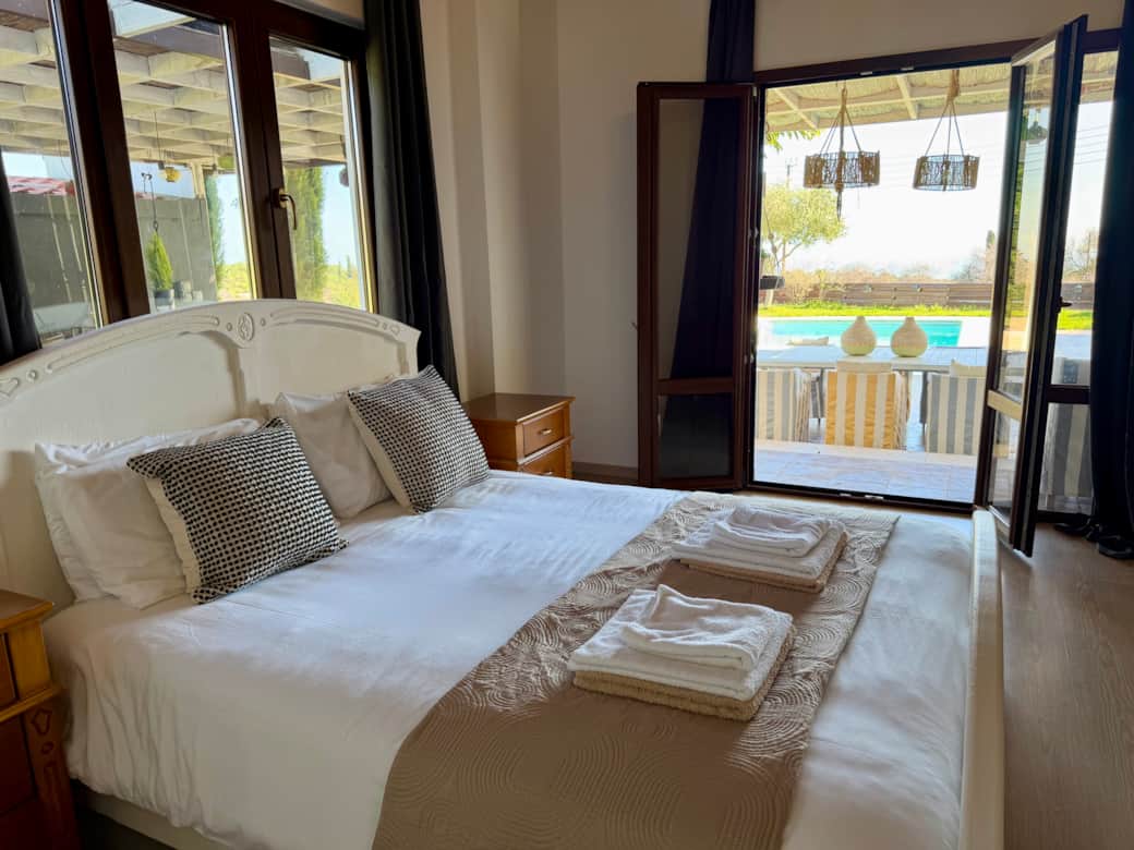 Bedroom 1 - King bed and sofabed Ensuite Bedroom 1 - King bed and sofabed Ensuite