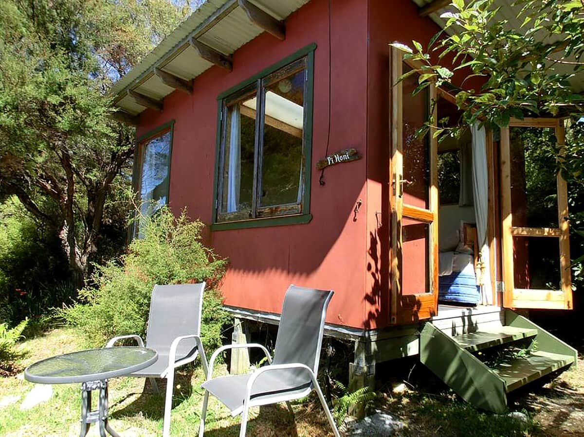 Pi Honi twin cabin seating area
