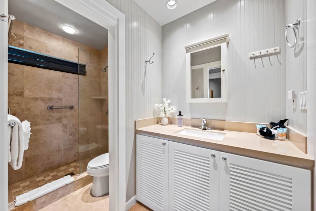 Transform your daily routine in this serene bathroom oasis, where style meets comfort!