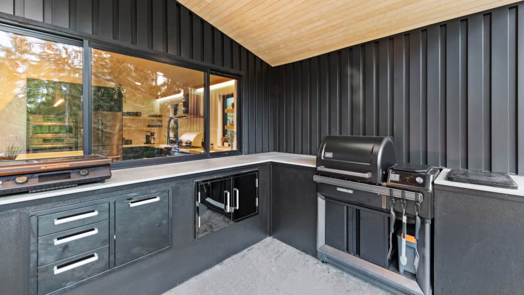 RAVN HAUS - Canopy - Covered Treetop Patio Traeger Timberline Grill _ VRBO RAVN HAUS - Canopy - Covered Treetop Patio Traeger Timberline Grill _ VRBO