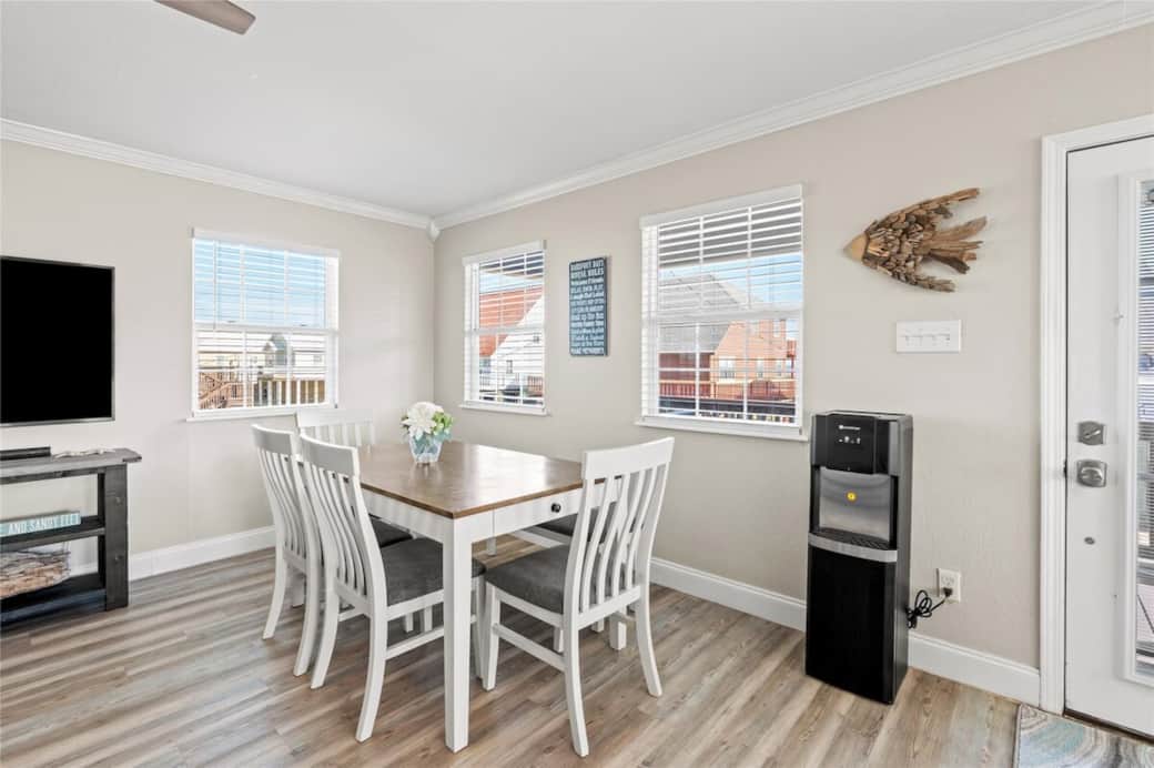 Dining with room for everyone