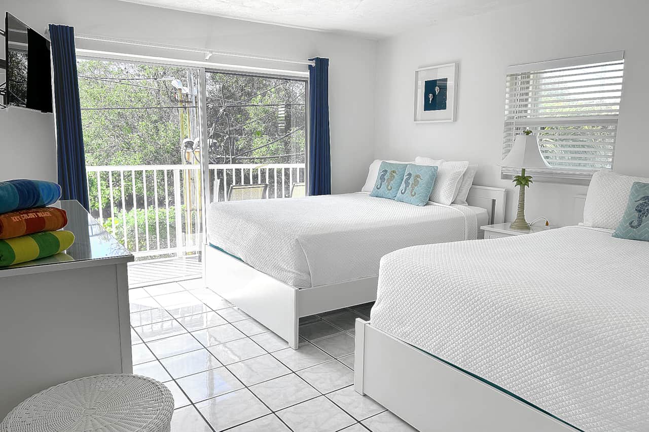 41 - Second bedroom.