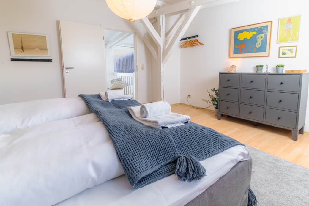 Schlafzimmer 1 mit großem Doppelbett Schlafzimmer 1 mit großem Doppelbett