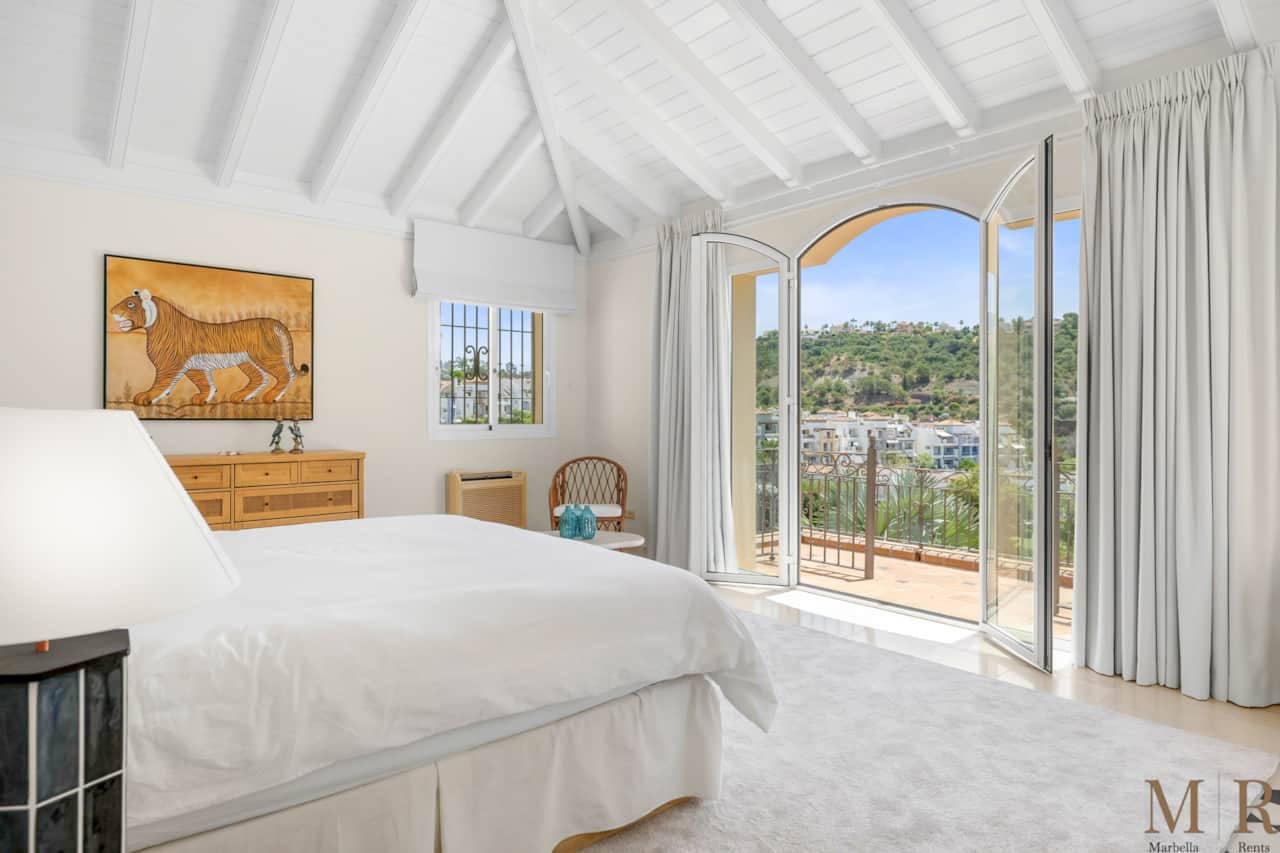 Comfortable spacious bedroom.
