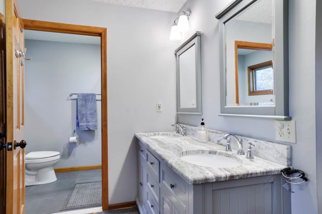 2nd MBR glass shower and dual sinks