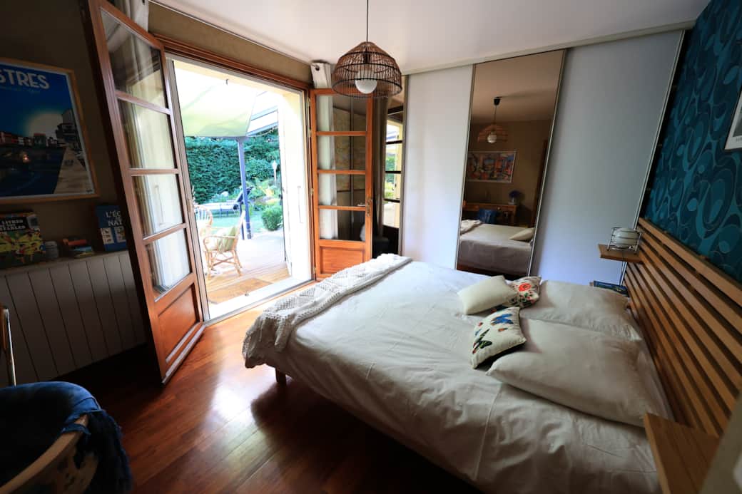 VUE-CHAMBRE-HÔTES-JARDIN-LACROUZETTE-TARN