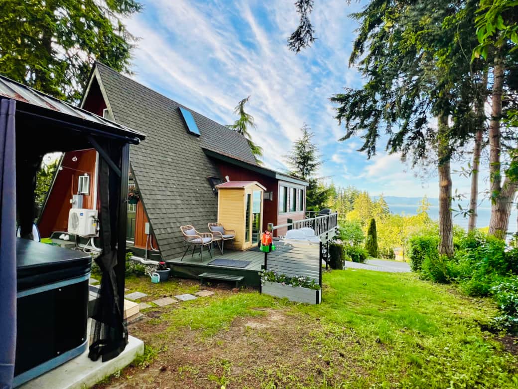 Hot Tub, Dry Sauna and Water Views