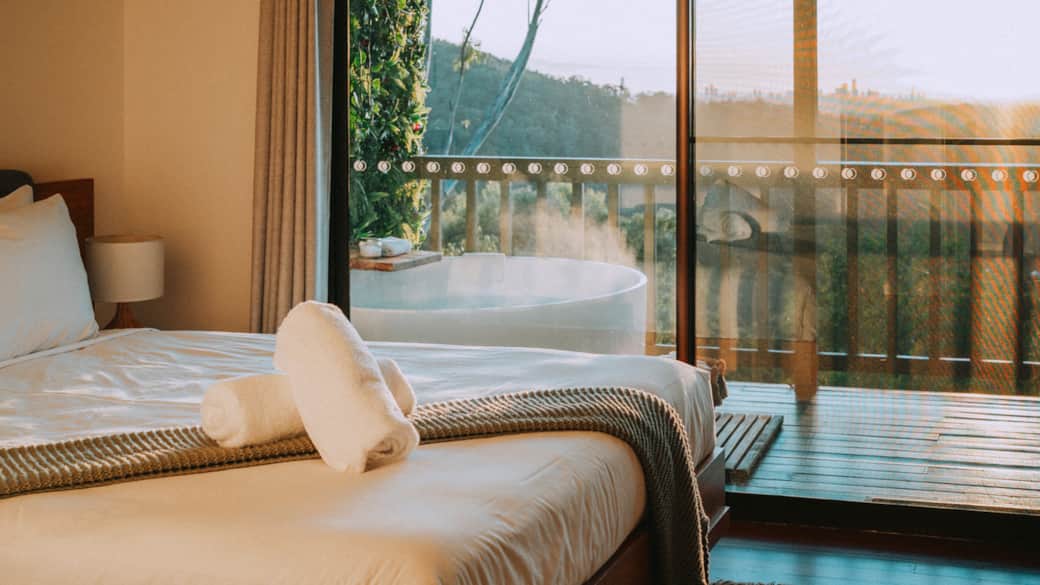 Sunrise Bath In Cockatoo Cabin