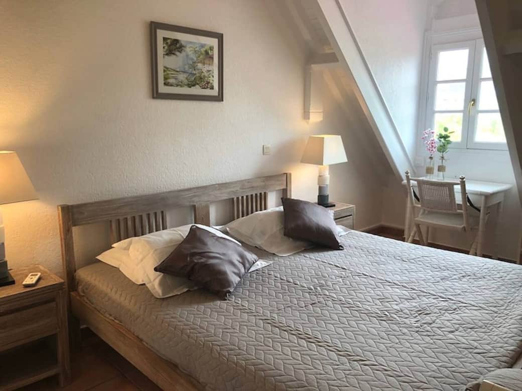 Upstairs bedroom Lataniers 12