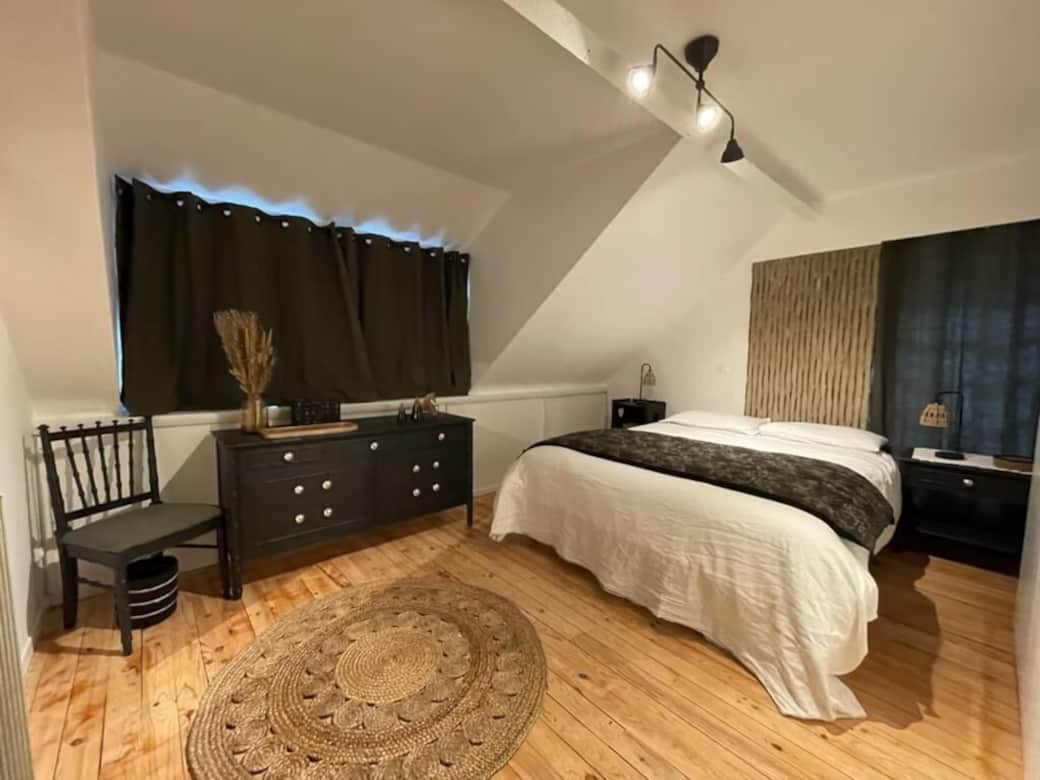 Upstairs Bedroom 160x200