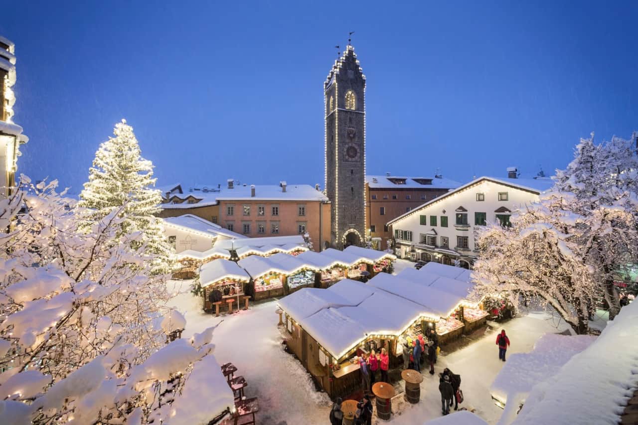 Romantic Christmas market – Sterzing glows with lights, music, mulled wine, and festive scents.
