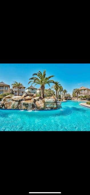 Tiger Bait Overlooks Lagoon Pool Vacation Home In Destin