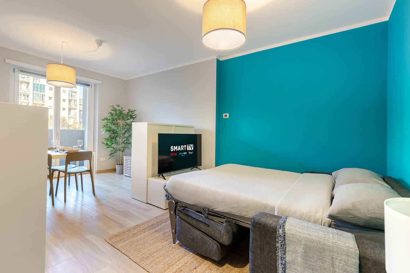 Comodo divano-letto a 2 piazze e Smart TV 50"