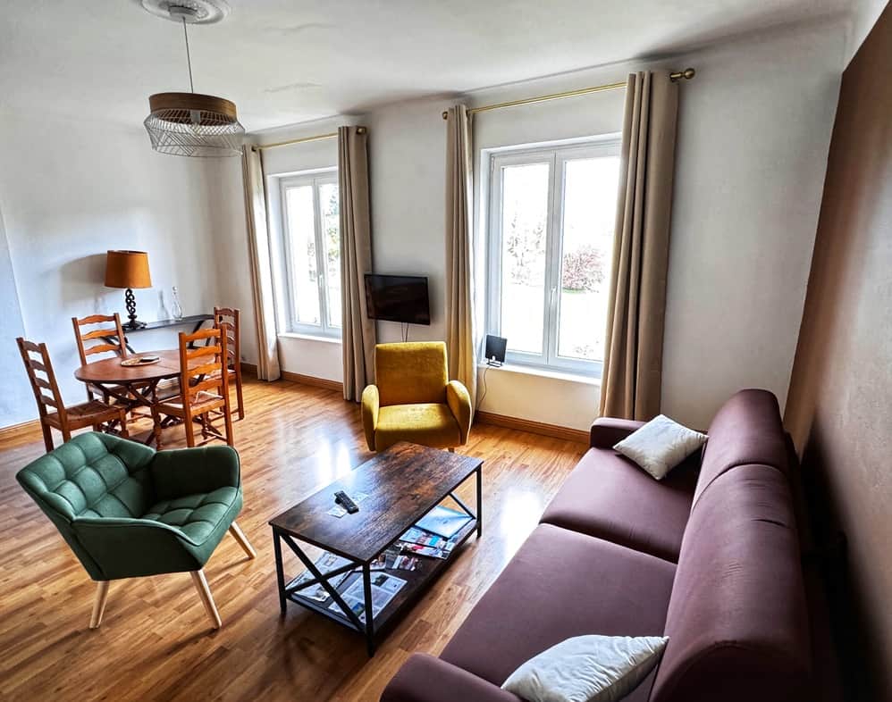 45E95760 854F 47B5 9351 E617C585E366 1 105 c