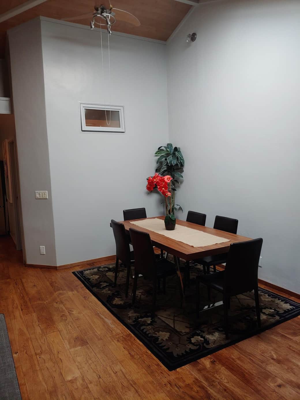 Dining Area Dining Area