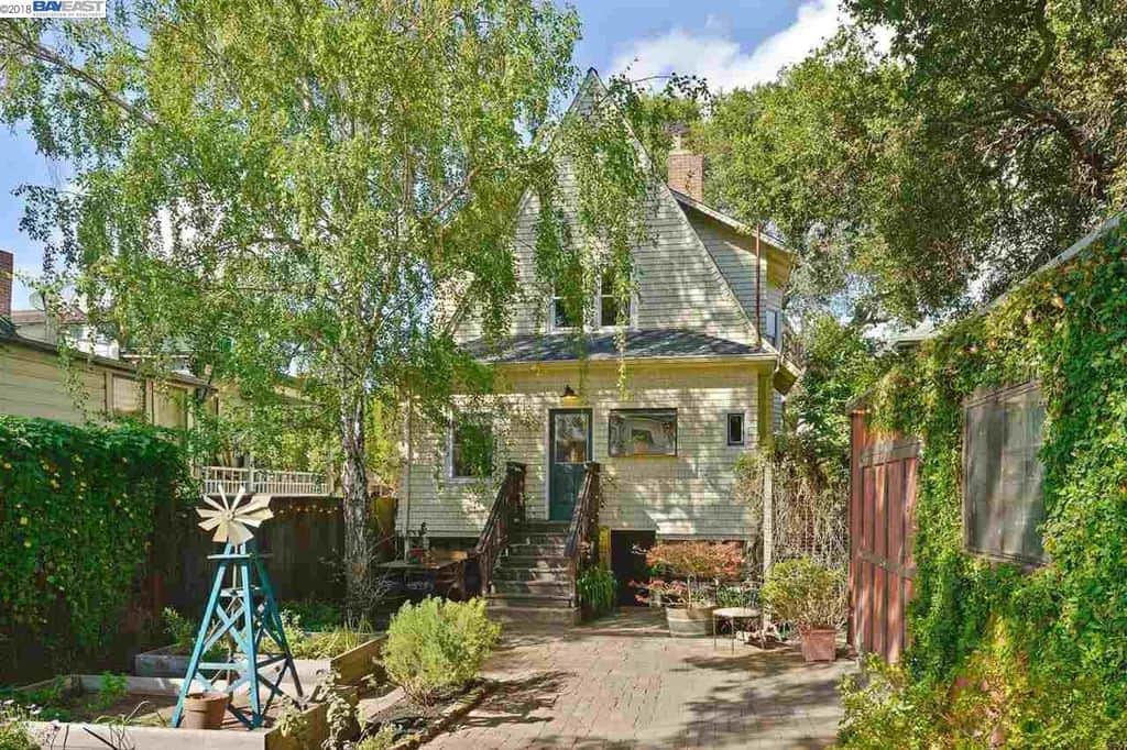 Back towards the hosue Back towards the hosue