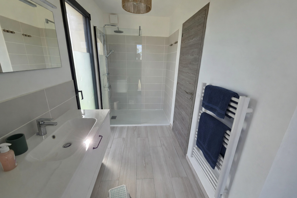 Salle de bain 2 à l'étage