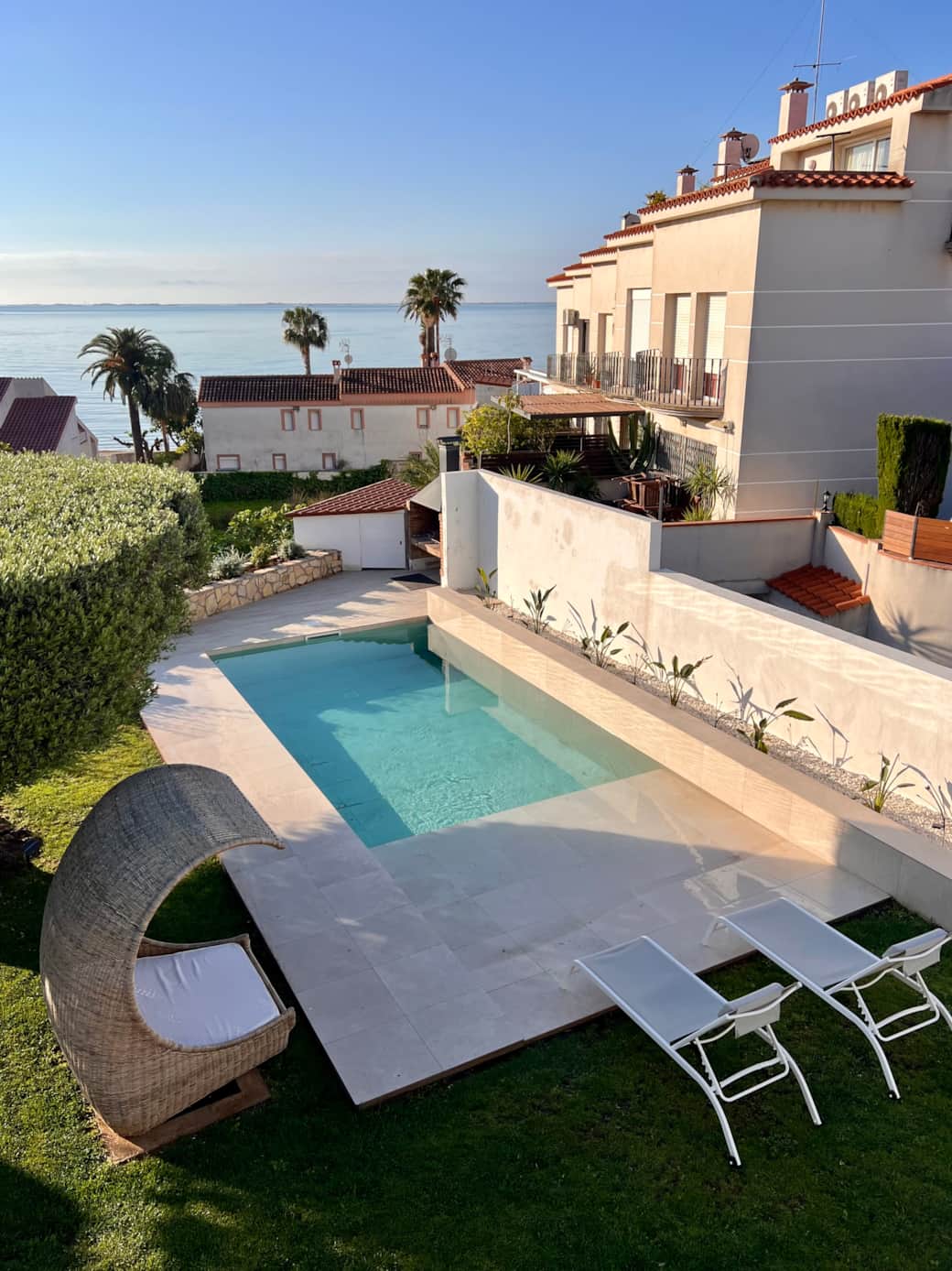 Piscina de 6 metres per 3,5 metres.