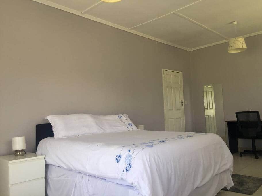 Master Bedroom with ensuite Master Bedroom with ensuite
