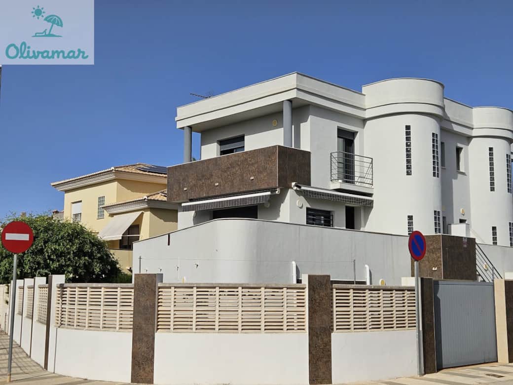 Exterior de casa - www.olivamar.com