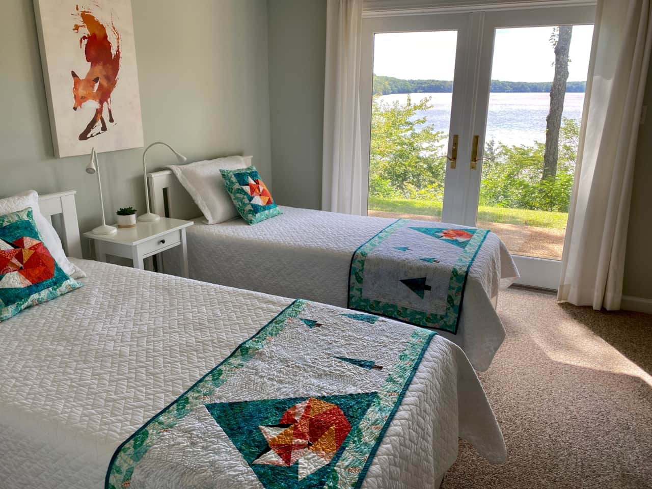 Quilting Retreat - Red Fox room with two twin beds