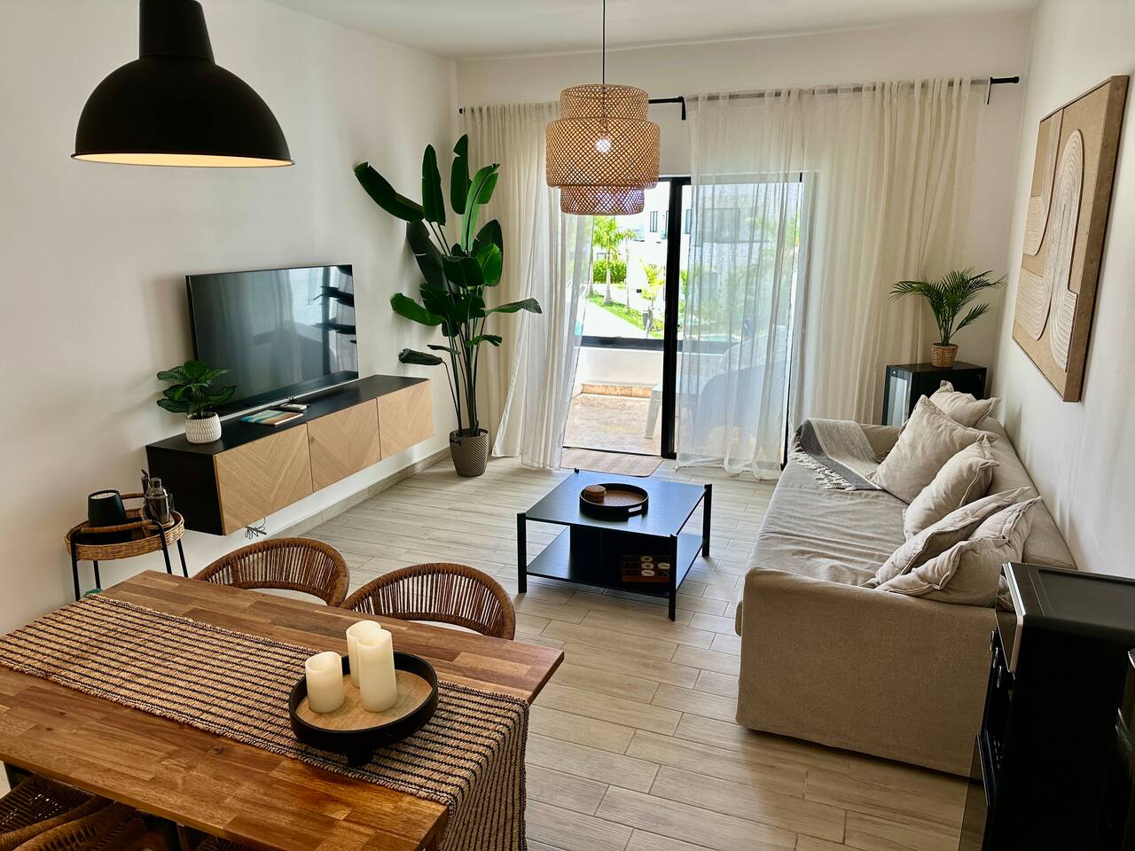 2 Bedroom Poolside Nest at ONA Residence Fast Wifi photo 2