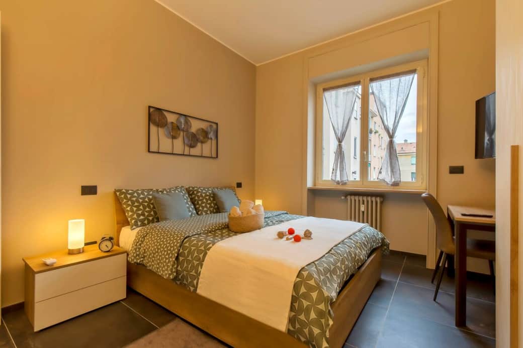 First cozy and bright double bedroom with smart TV, air conditioning and Smart Working station First cozy and bright double bedroom with smart TV, air conditioning and Smart Working station