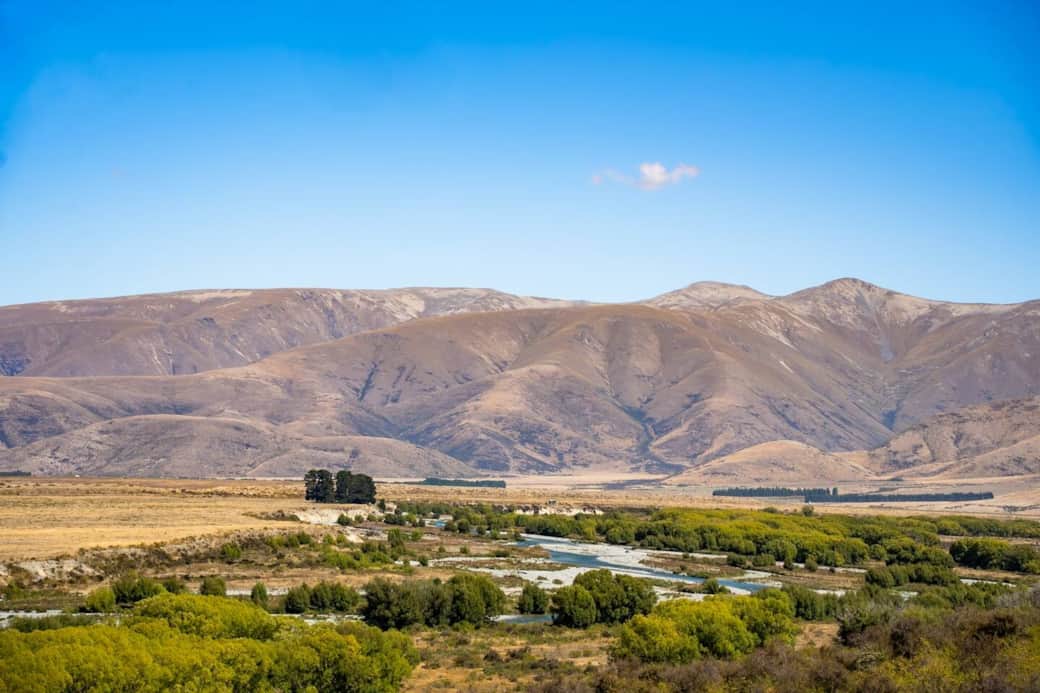 No3 on Fraser — your gateway to the wide-open beauty of Mackenzie Country: tussocks, mountains, and skies that stretch forever ️✨