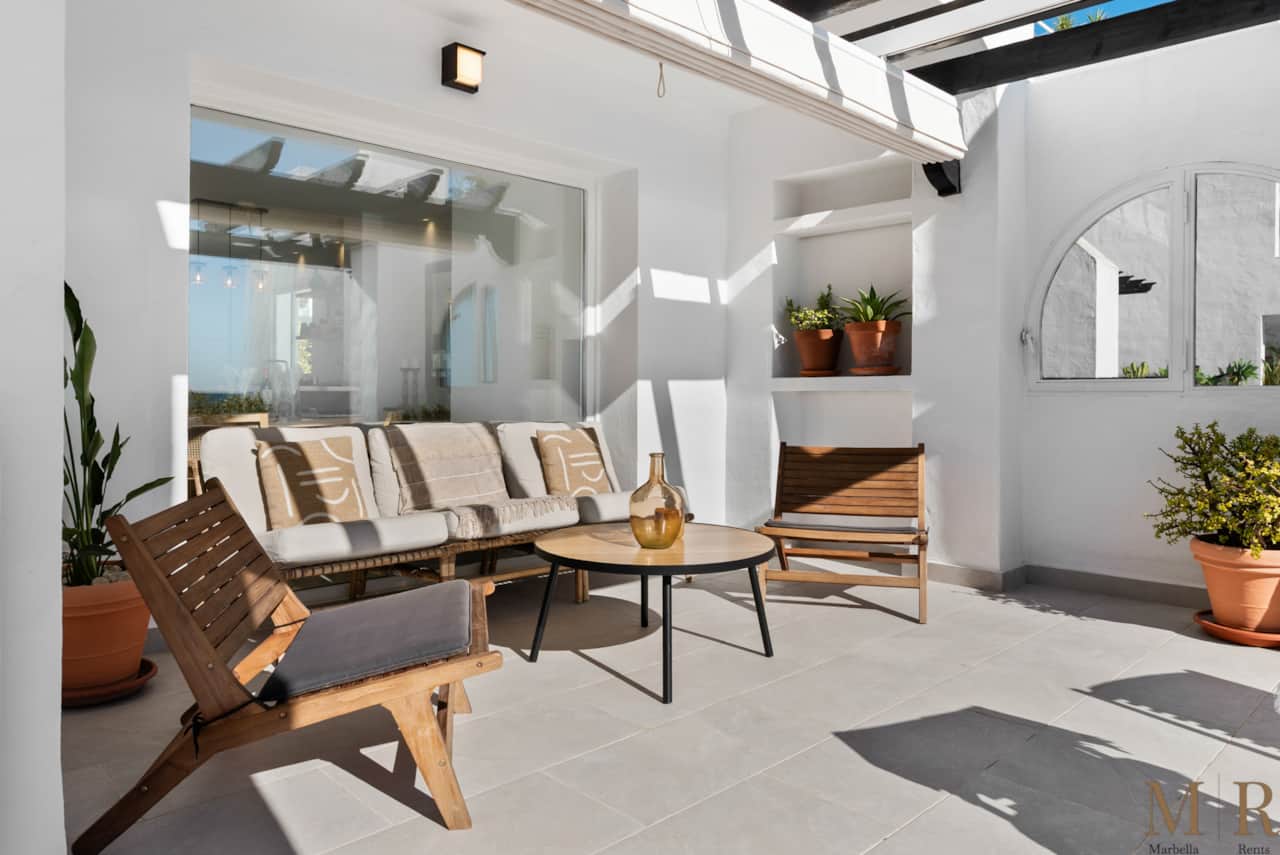 Spacious outdoor lounge.