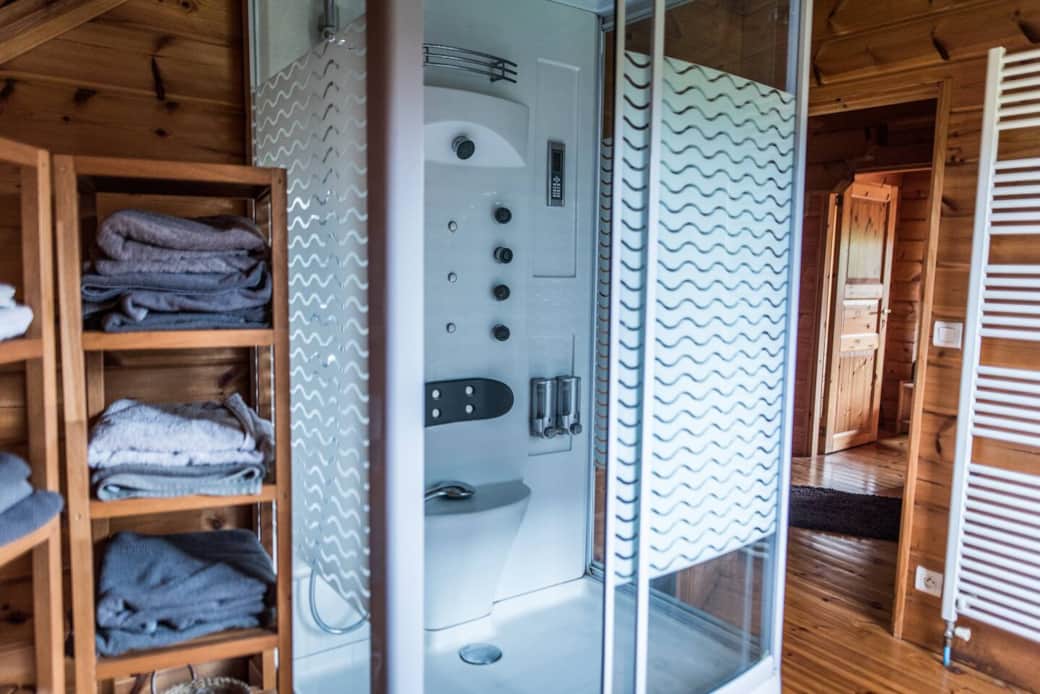 1er étage - Salle de bain. 1er étage - Salle de bain.