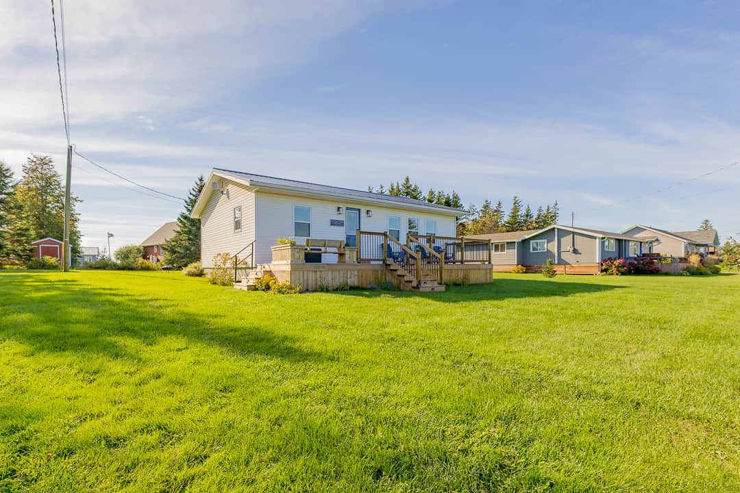 Taylan Tides Cottage - a bright, sunny cottage with a private deck and spacious lawn