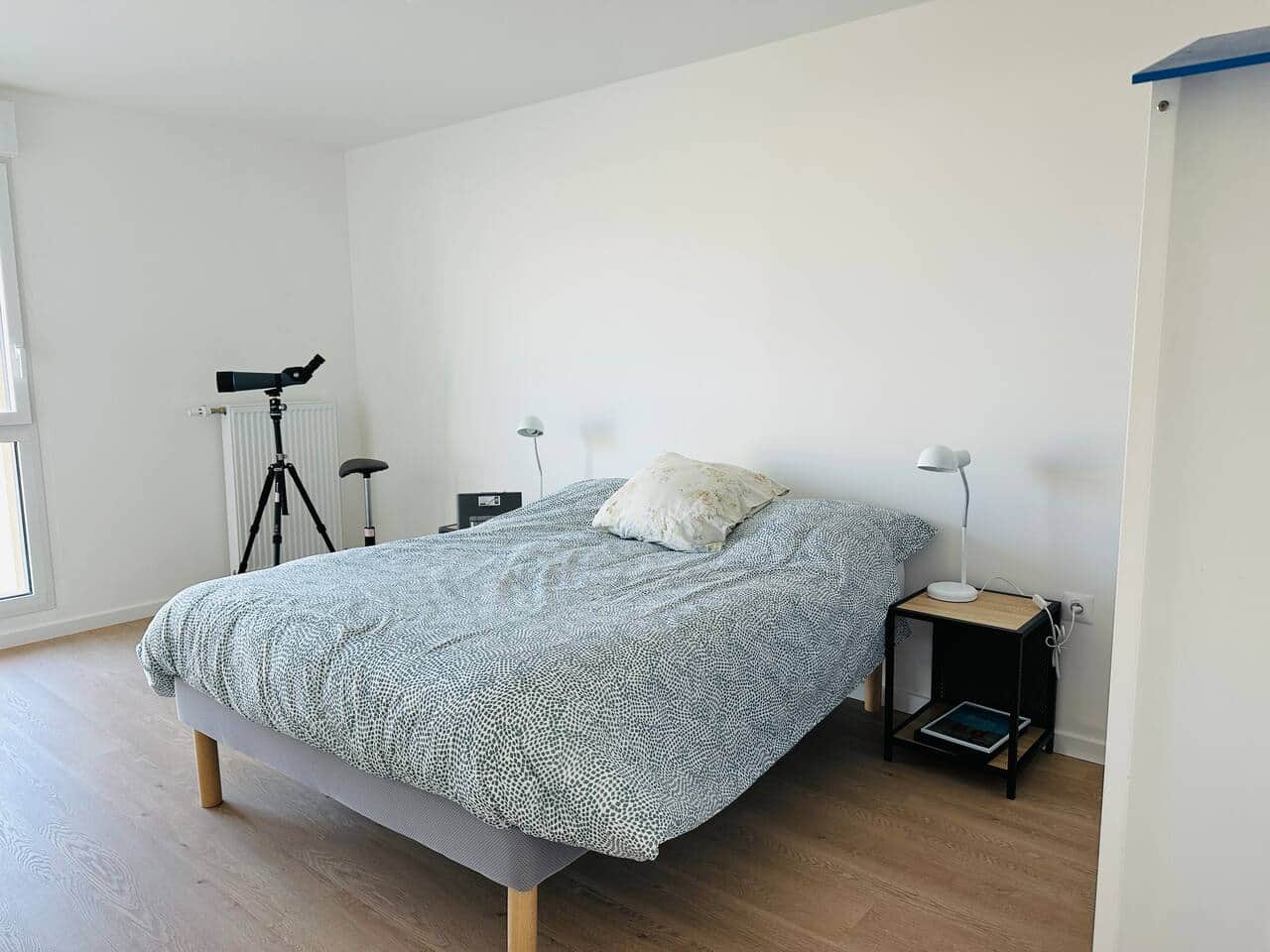 Chambre lit double (140cm)