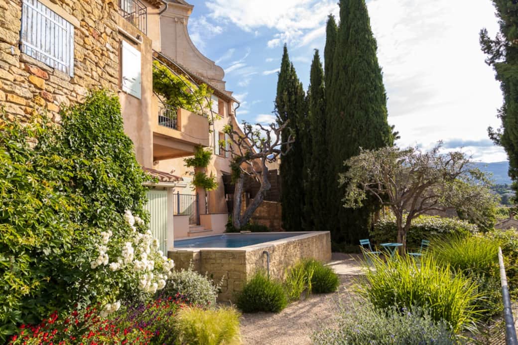 Pool | The pool is about 3 x 5 meters and is perfect for cooling off when it gets hot. Olive, fig and cypress trees provide just the perfect amount of shade throughout the day. 