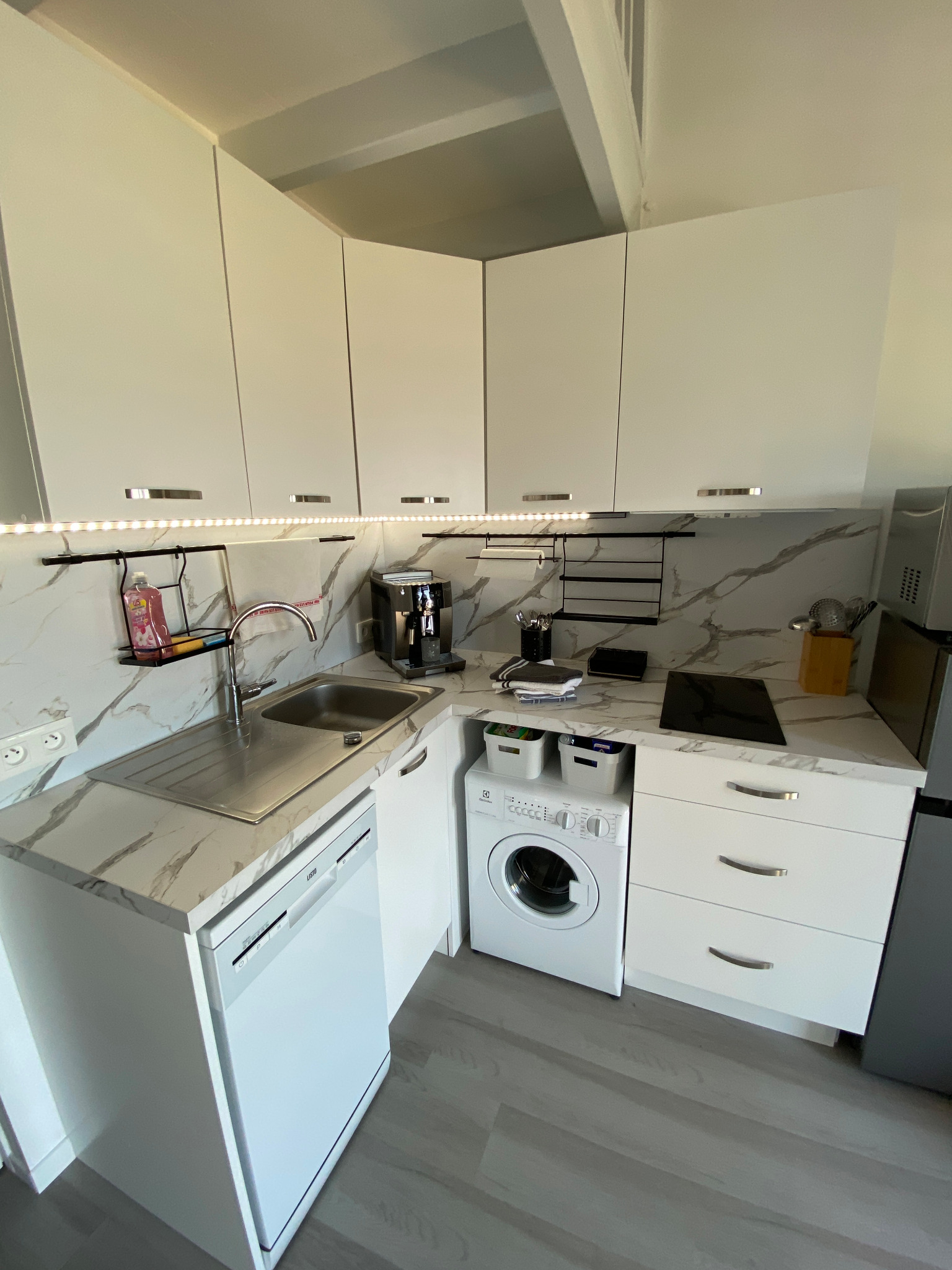 Fully equipped kitchen in an apartment at Les Terrasses 17 in La Cotinière