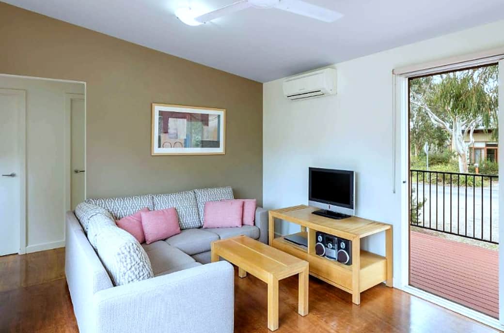 10 Living Room Deck Access