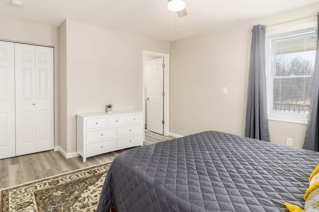 Queen size room with en suite Bathroom Queen size room with en suite Bathroom