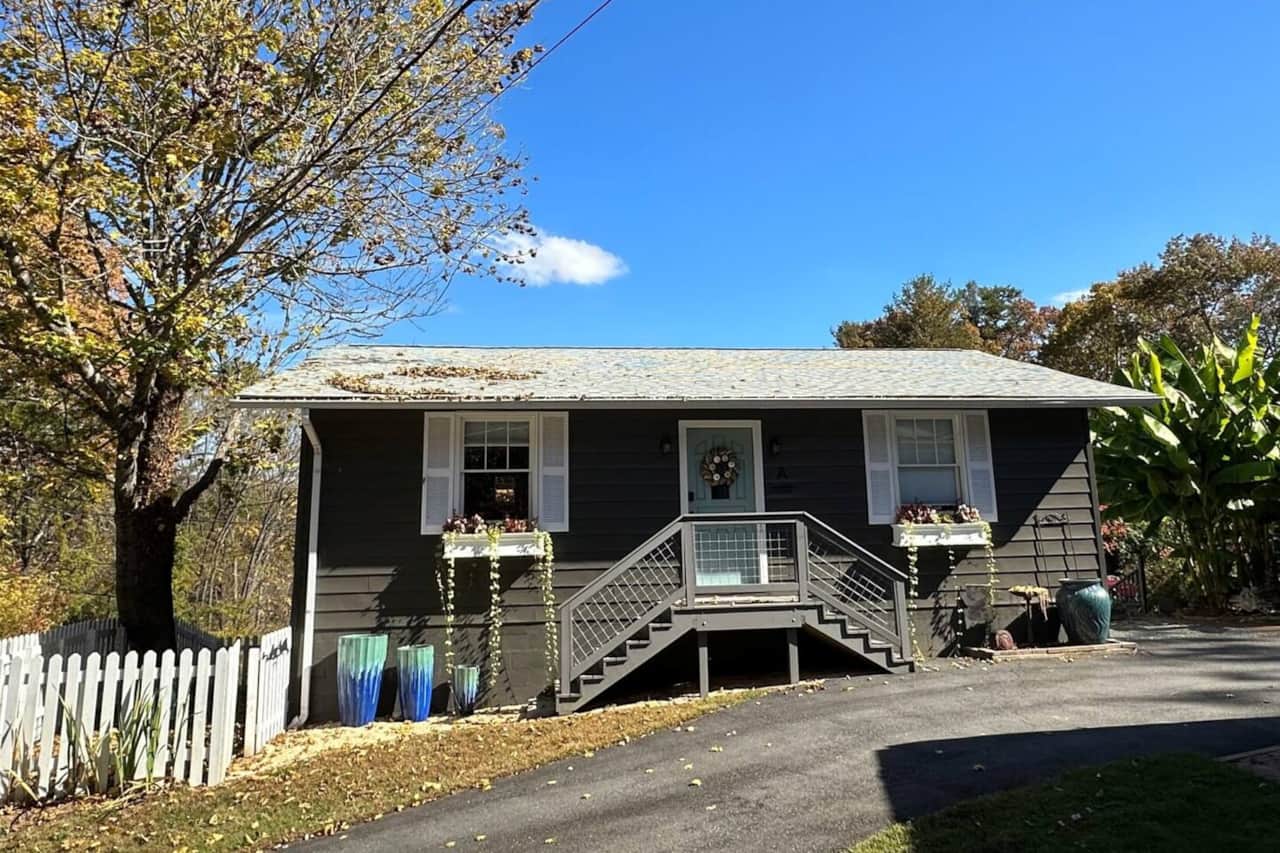 Entrance of Mountain View Cottage. 