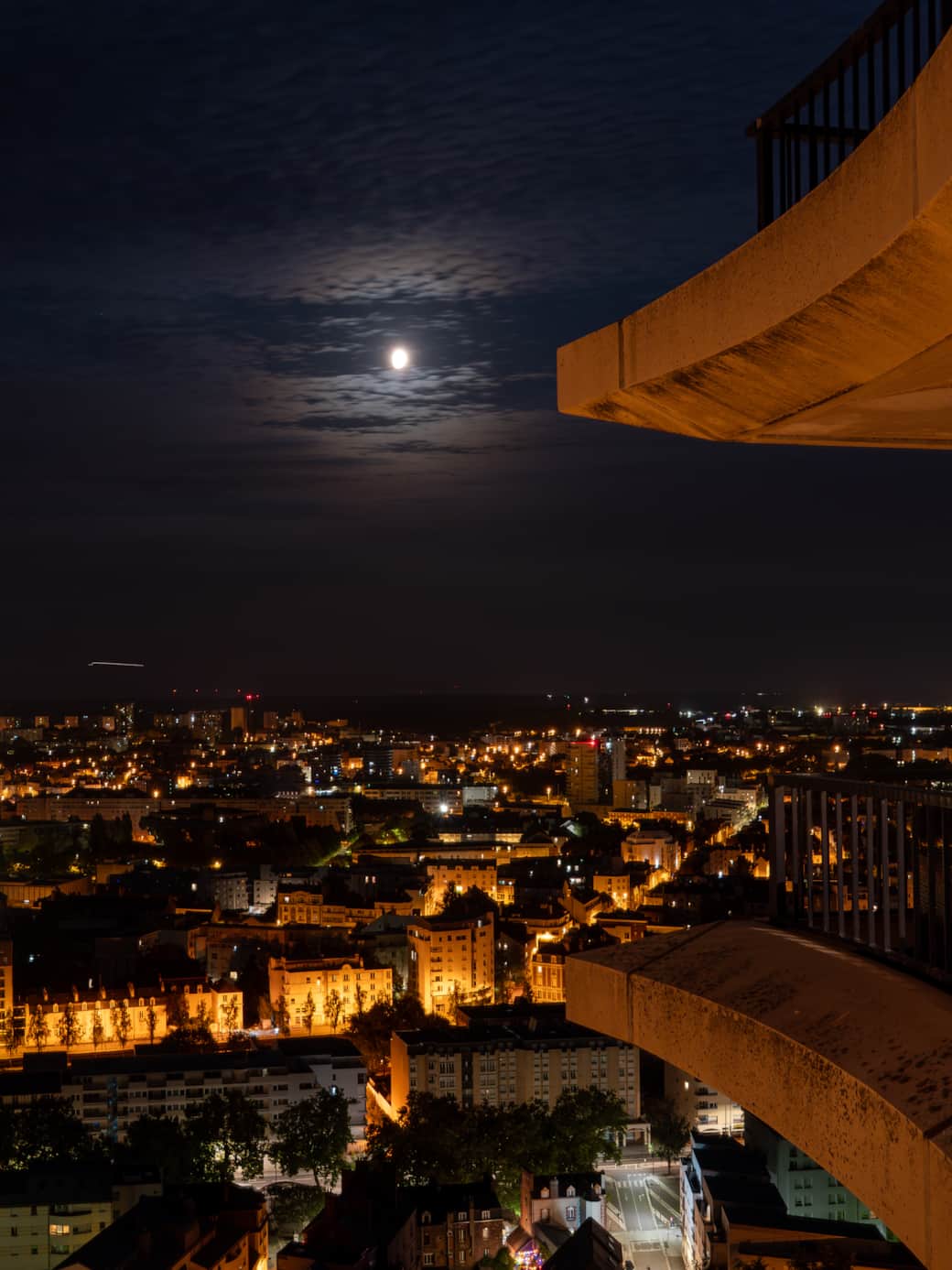 Love room in Rennes with a view of Rennes city centre
