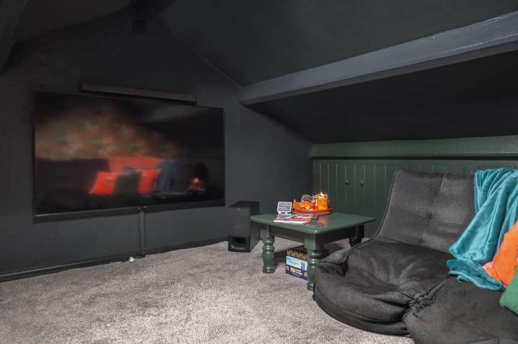 You dim the lights for the full cinema effect, choose your film on the smart TV, and let the surround sound draw you in. Your dogs curl up beside you, and the evening is exactly as it should be. You dim the lights for the full cinema effect, choose your film on the smart TV, and let the surround sound draw you in. Your dogs curl up beside you, and the evening is exactly as it should be.