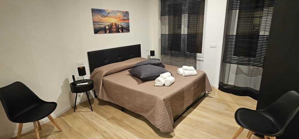 Schlafzimmer mit Doppelbett 2 Schlafzimmer mit Doppelbett 2