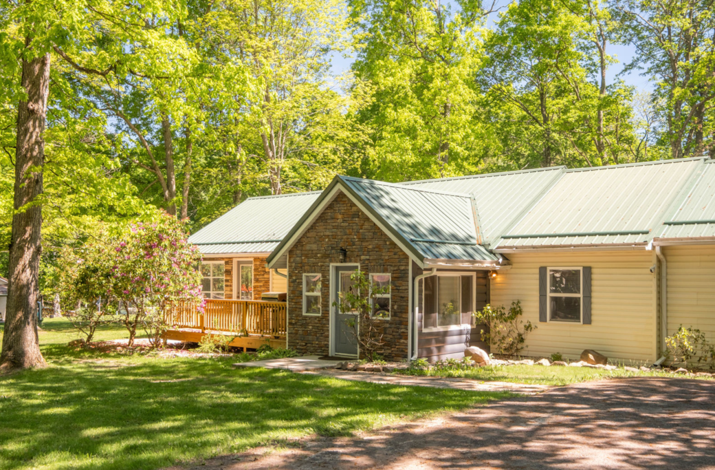 Falls Inn Deep Creek Lake party house rental exterior, sleeps 12