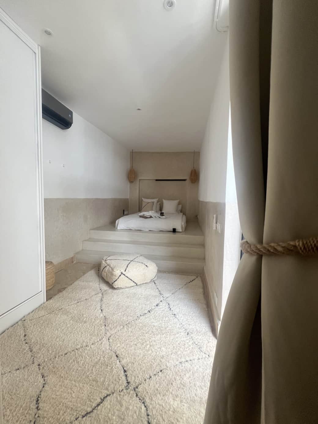 !chambre d´or - sleeping room from entrance