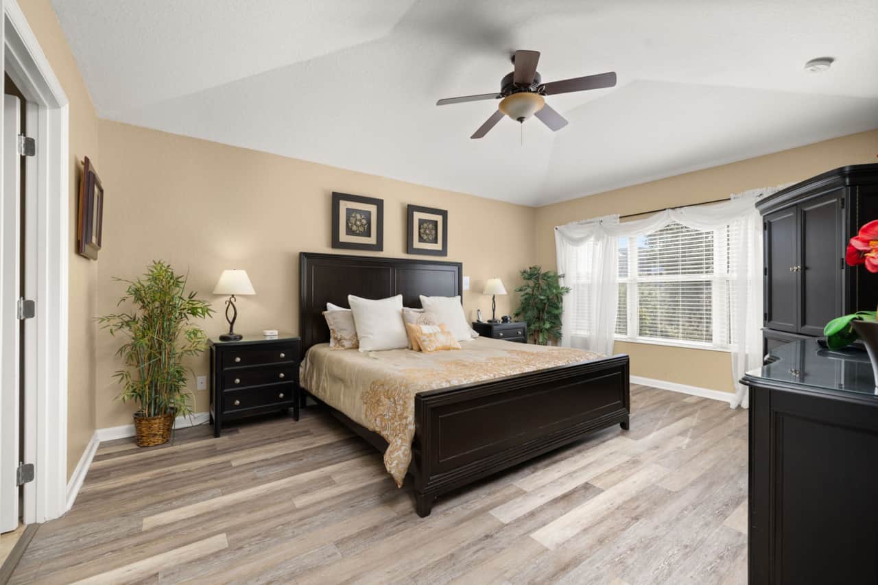 King size Master bedroom - Magical Memoriesb