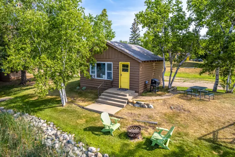 Cabin 2 Vintage Charm Bungalow in Lake Emma Township