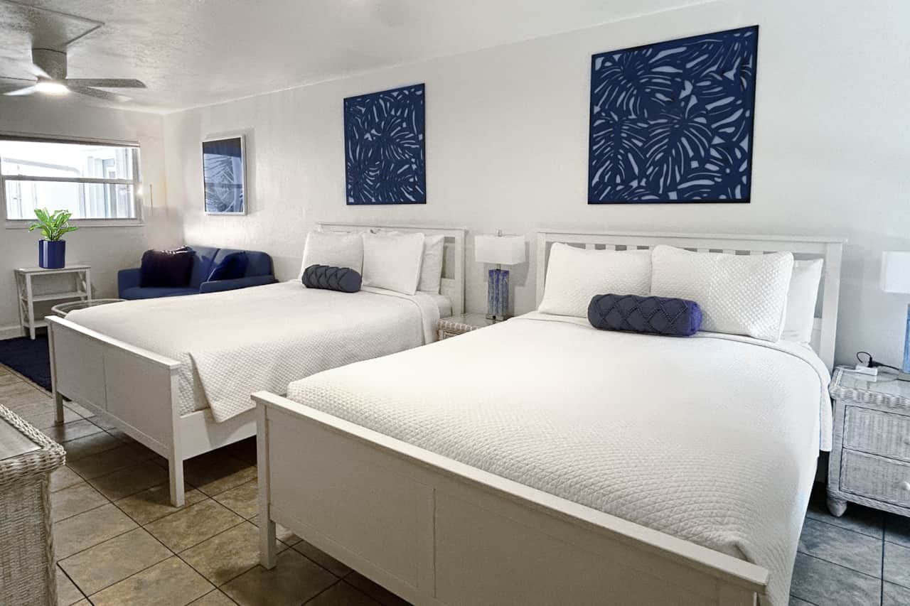 Unit #21 Two queen beds with crisp cotton linens