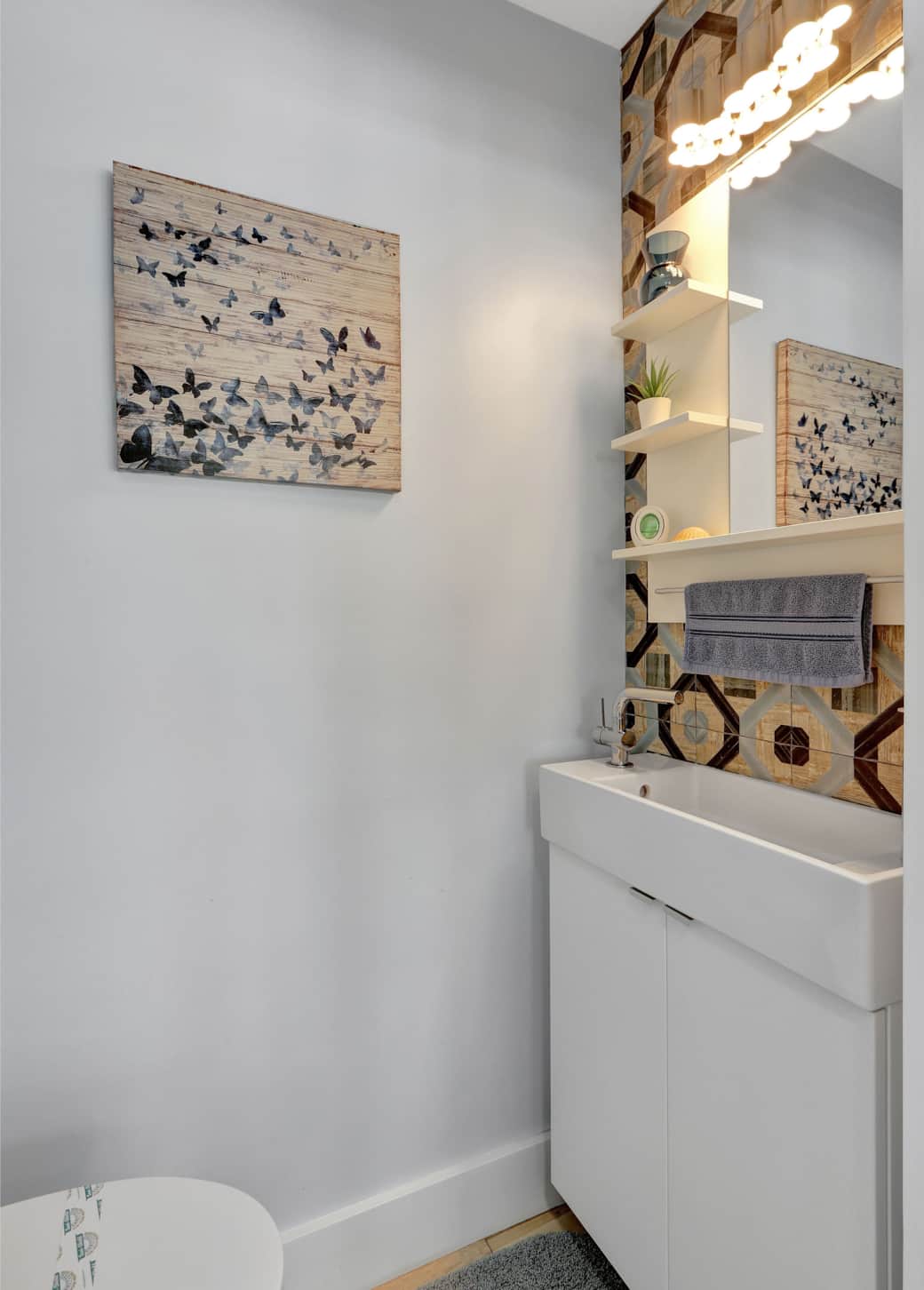 2nd Fl 1/2 bathroom 