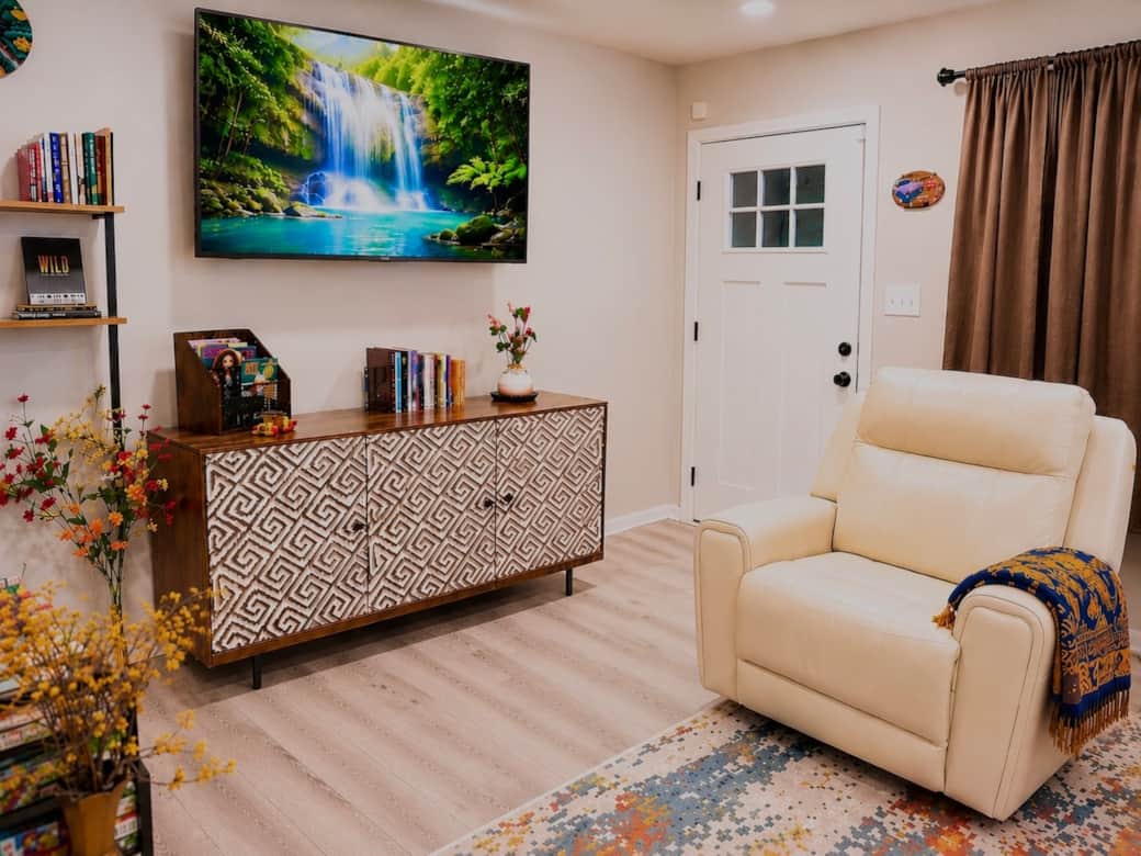 Enjoy the large TV and multiple book library in the living room. Includes comfortable recliner 