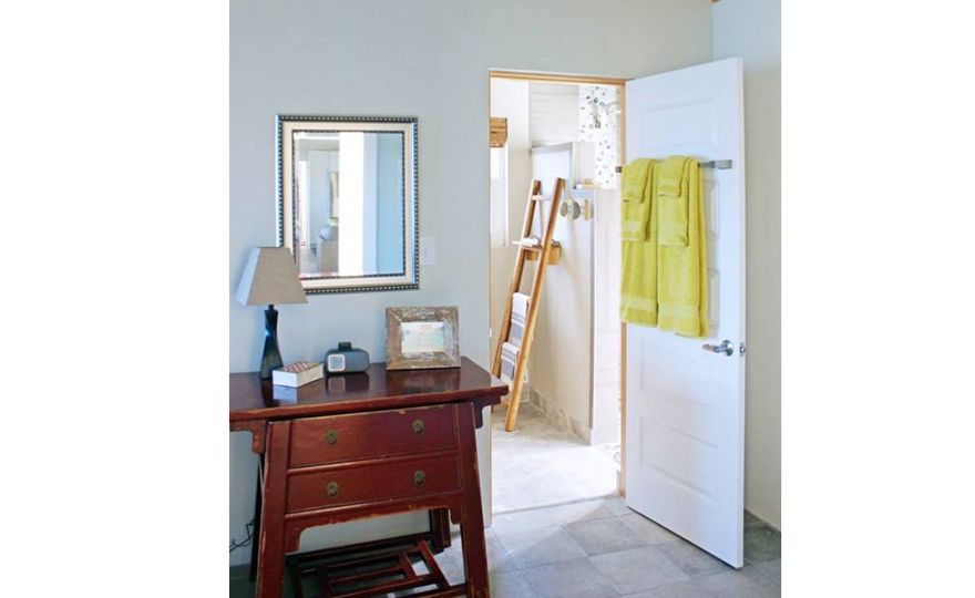 Twin/King Bedroom detail Upper South