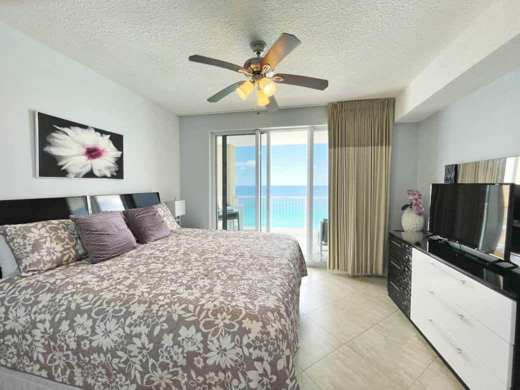 Master Bedroom with ocean view and exit to the balcony 